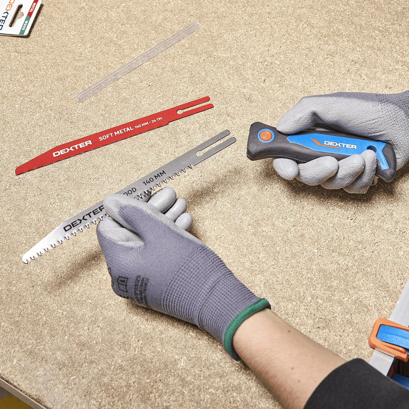 2 Dexter 140 mm replacement blades for a utility knife for wood, metal and plastic