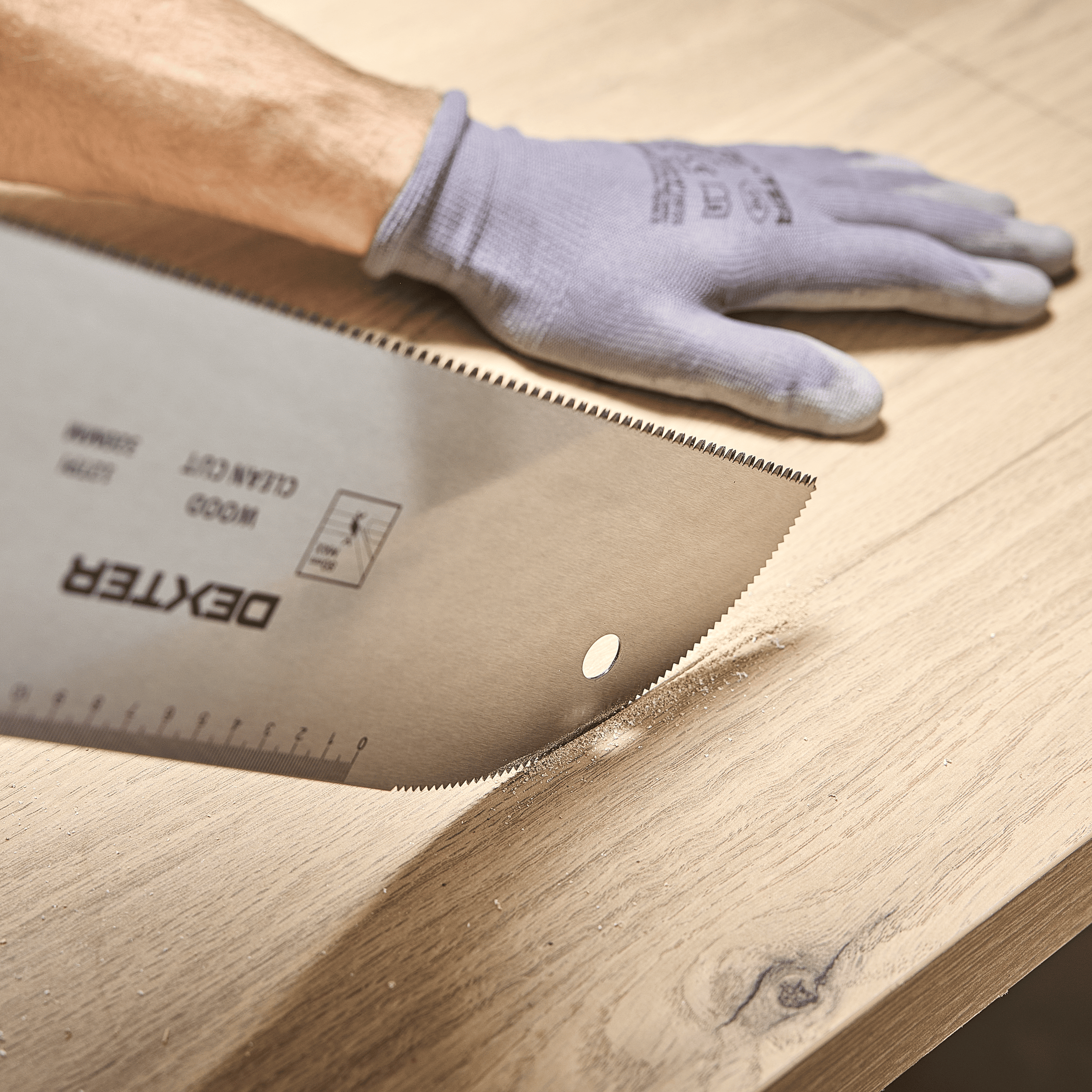 Dexter 320mm wood saw for fine cuts, with ergonomic handle and steel blade