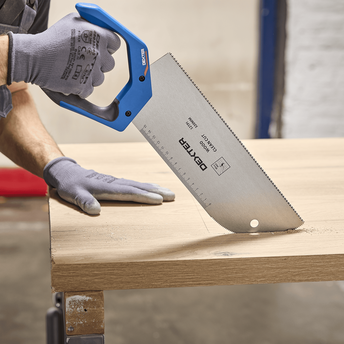 Dexter 320mm wood saw for fine cuts, with ergonomic handle and steel blade