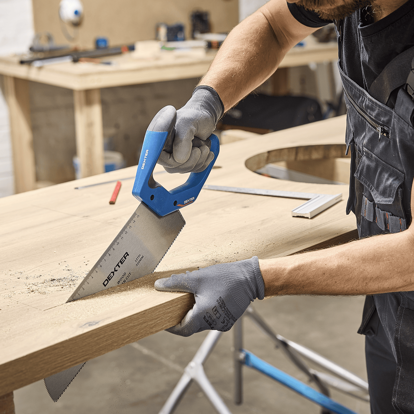 Dexter 320mm wood saw for fine cuts, with ergonomic handle and steel blade