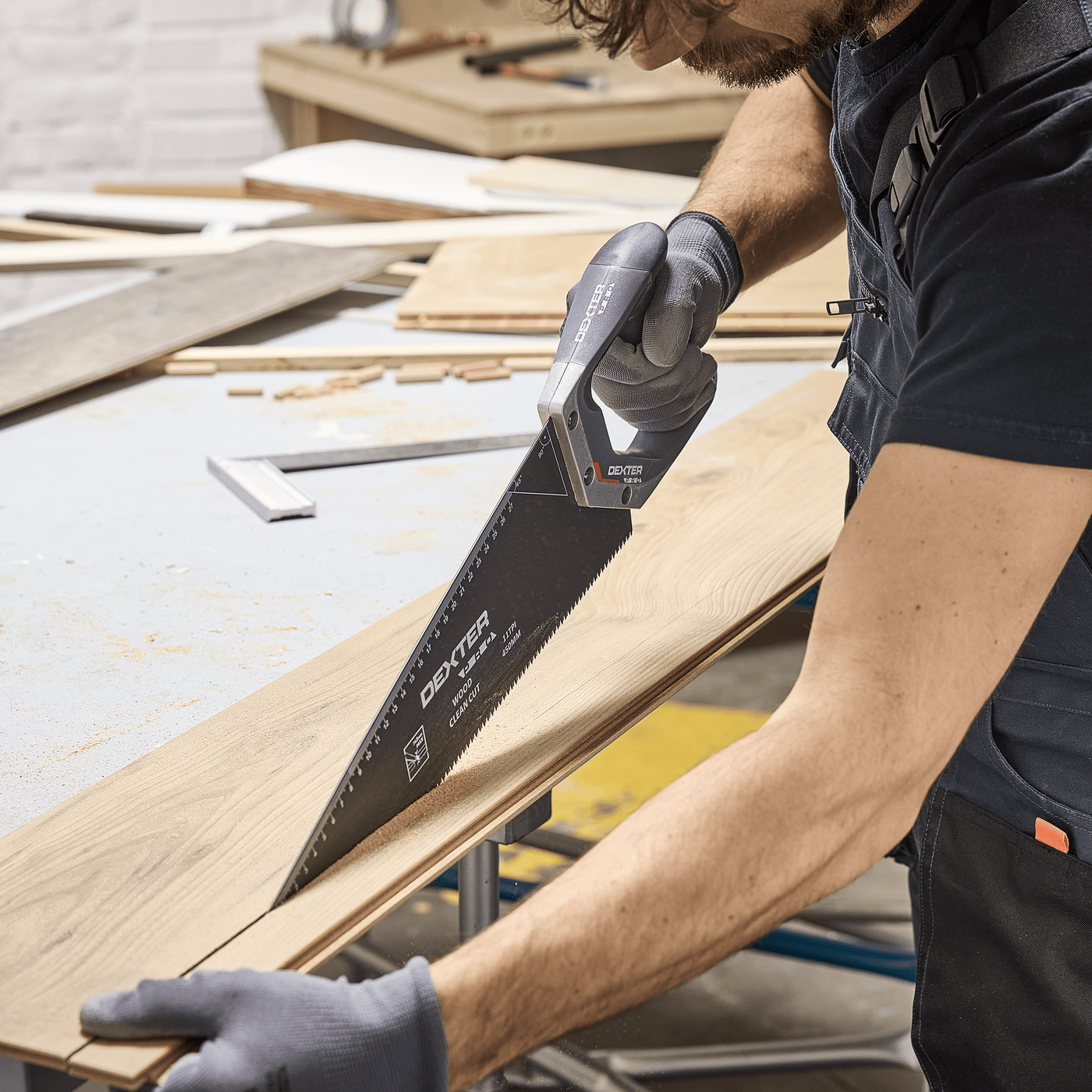 Dexter Pro 450mm wood saw for fine cuts, with ergonomic handle and steel blade