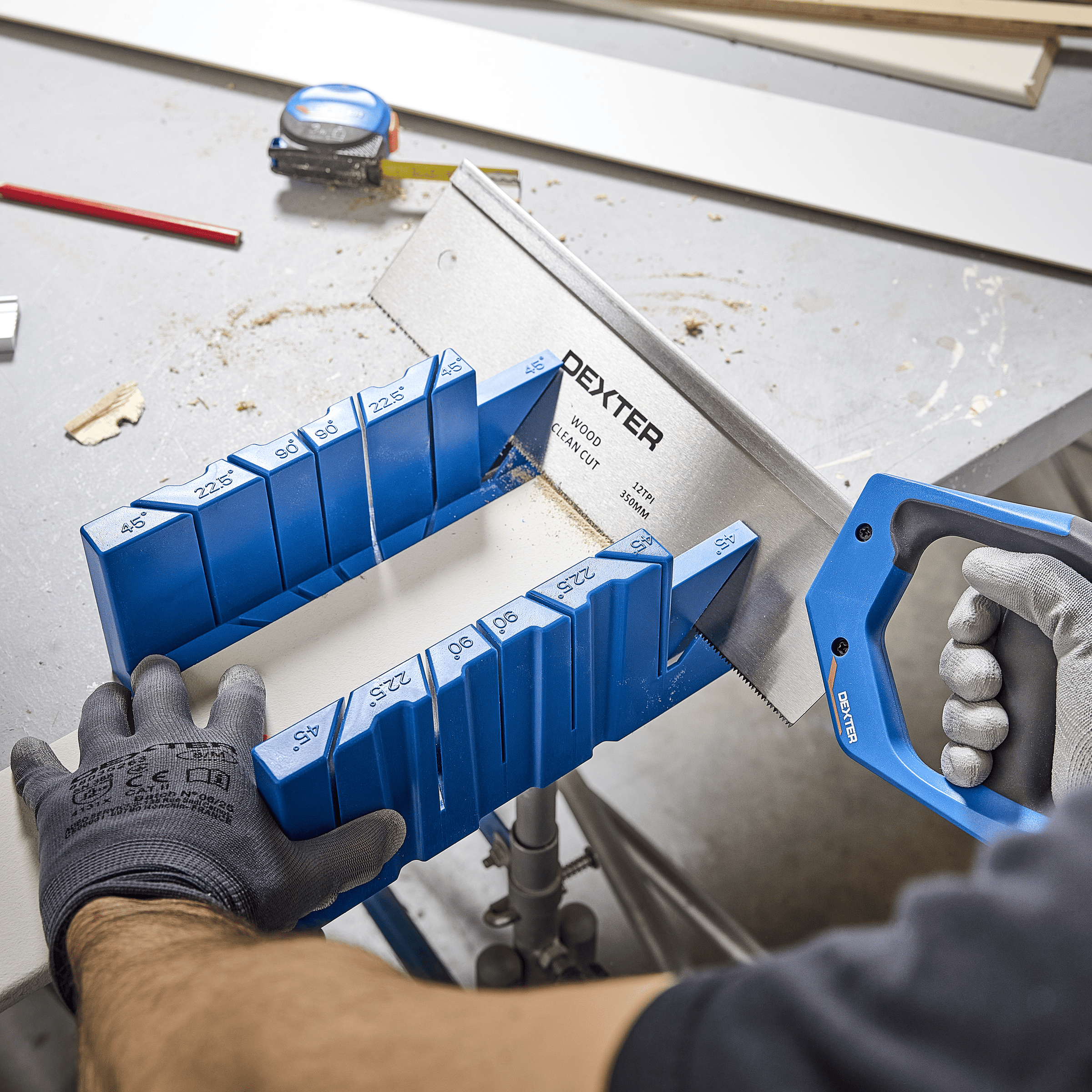 Dexter frame cutter with 350mm plastic saw