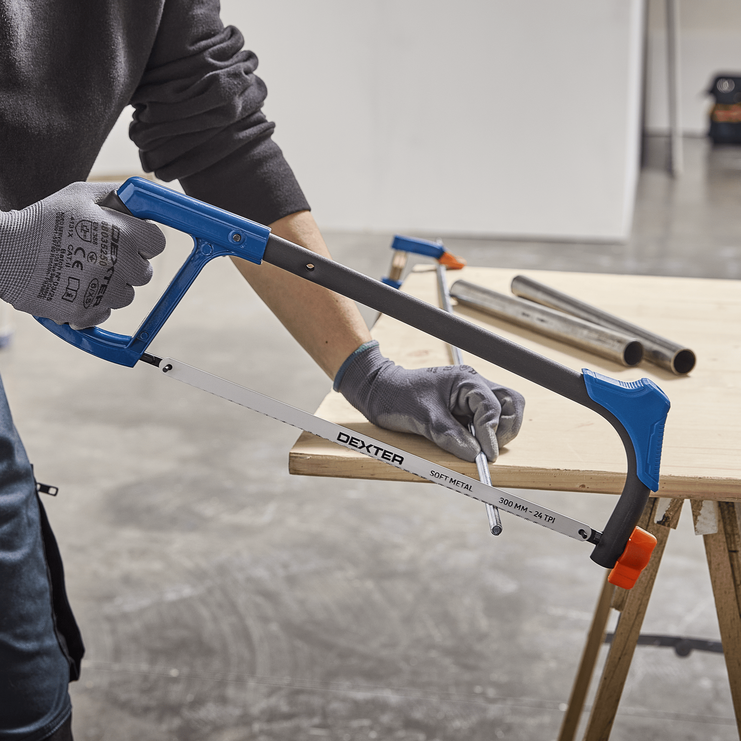 Dexter 300 mm metal-cutting pliers with an ergonomic handle