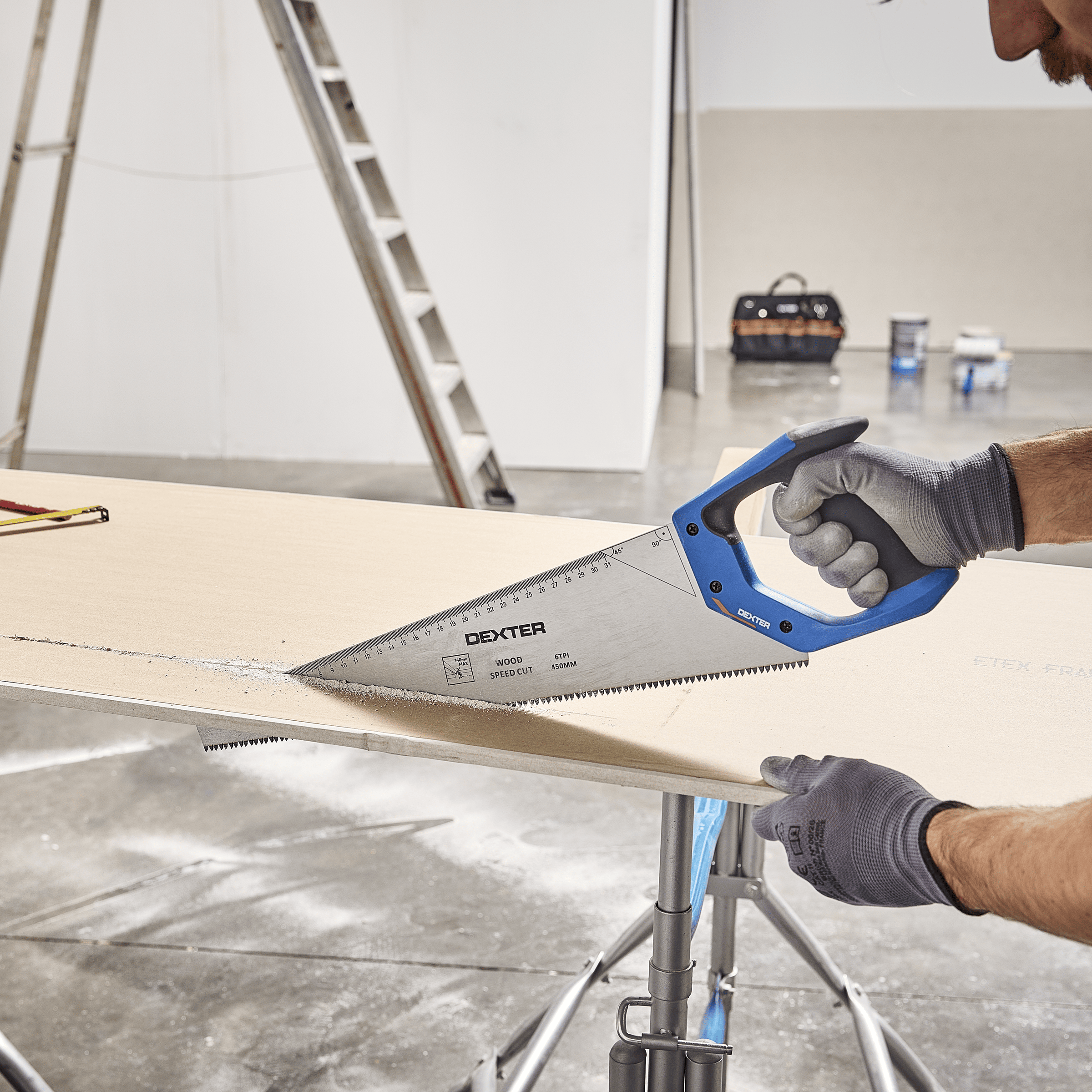 Dexter 400mm wood saw for medium-duty cutting, with ergonomic handle and steel blade