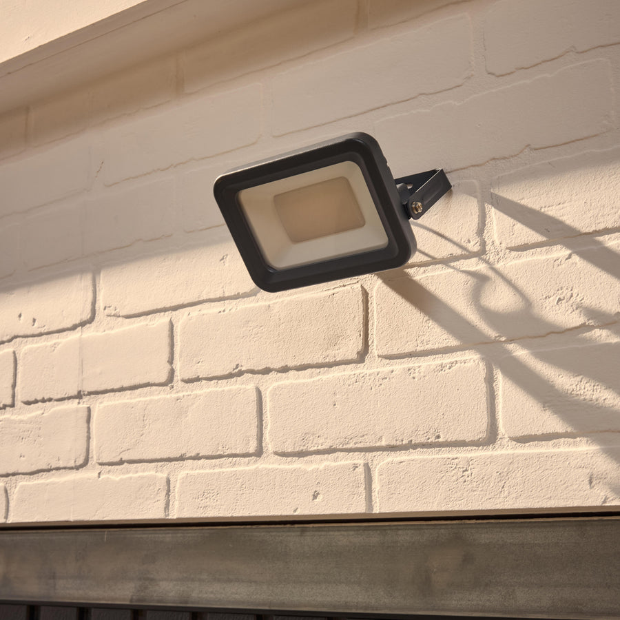 Yonkers aluminium grey 15x6.5 cm 30W LED spotlight, CCT, IP65