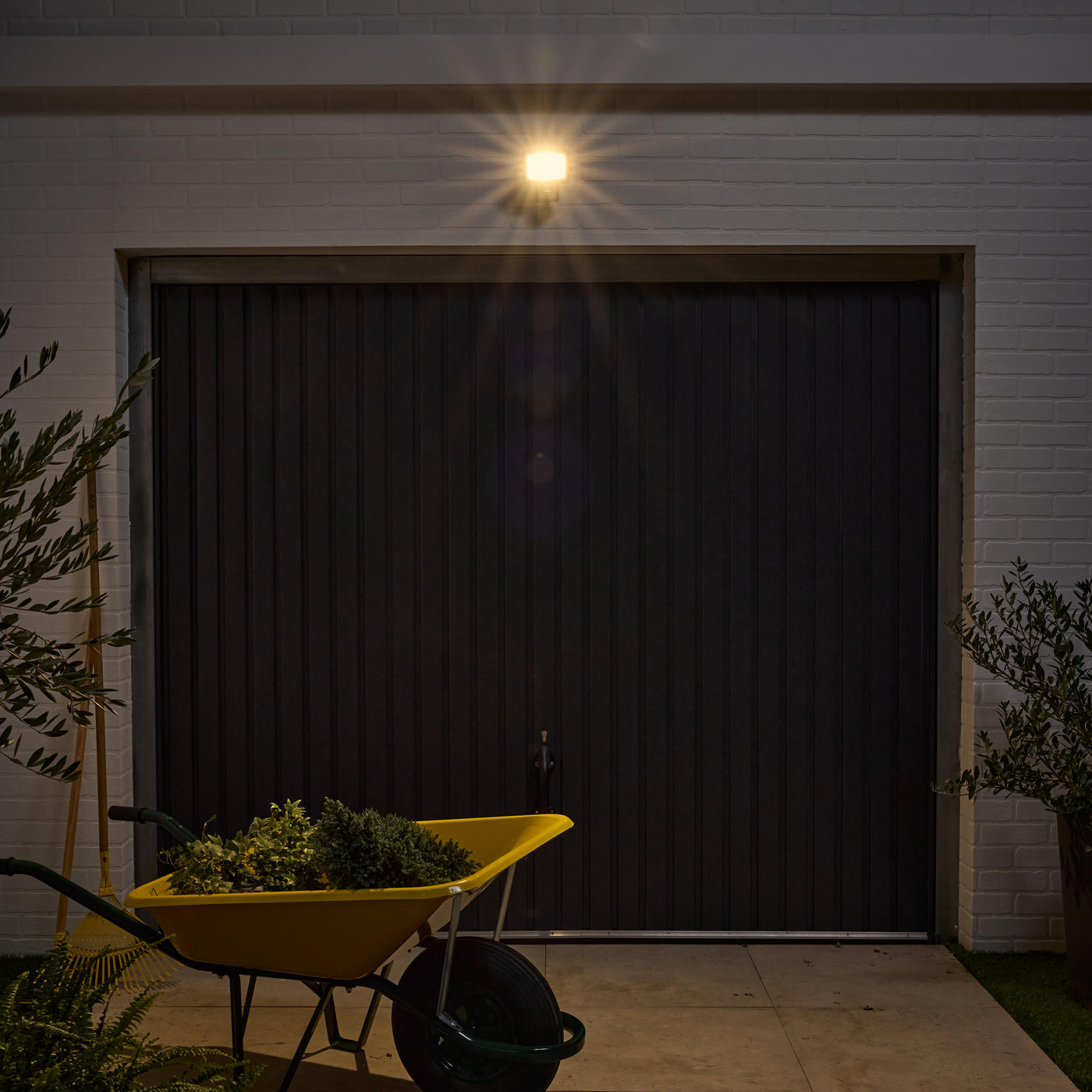 Yonkers aluminium floodlight grey 17.2x6.9 cm led 20w natural light with motion sensor