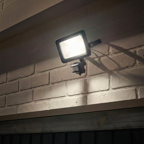 Yonkers aluminium floodlight grey 17.2x6.9 cm led 20w natural light with motion sensor