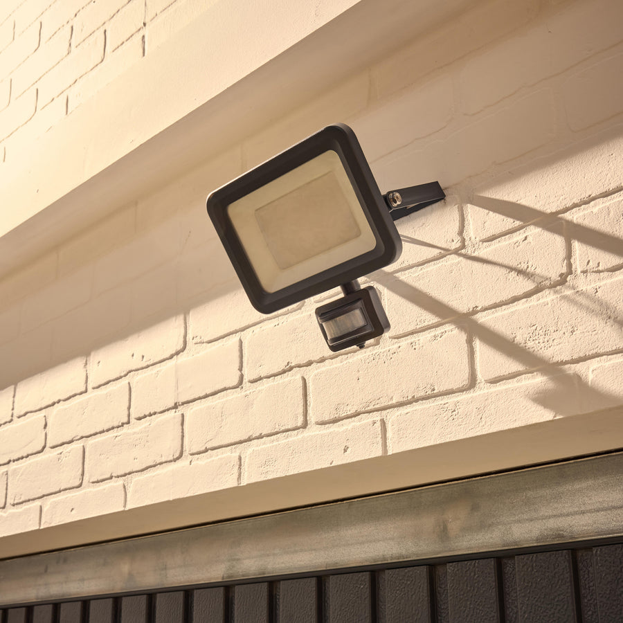 Proiettore yonkers  alluminio grigio 21.2x7 cm led 50w luce naturale con sensore di movime