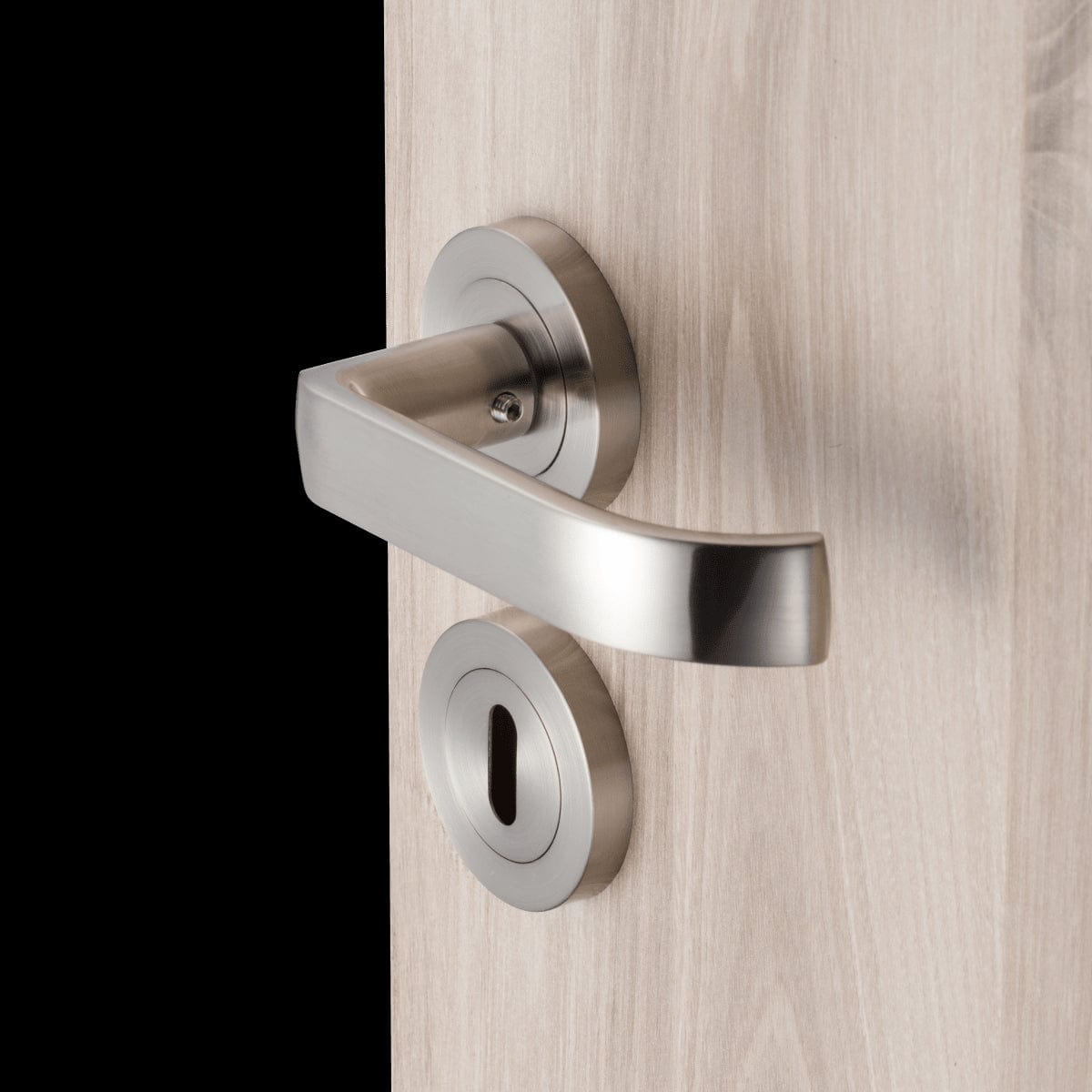 Bricocenter LENA DOOR HANDLE WITH ROSETTE AND ESCUTCHEON IN ZAMAK SATIN NICKEL FINISH