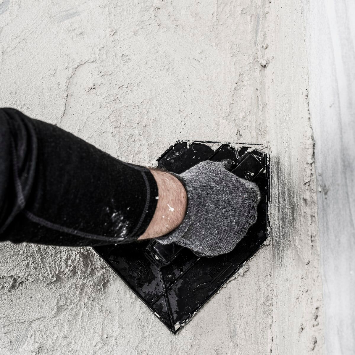 DEXTER TRIANGULAR PLASTIC PLASTERING TROWEL 18X27CM