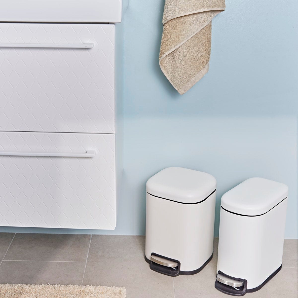 Bricocenter METAL DUSTBIN MATT WHITE INTERNAL BUCKET AND PEDAL SLIM CM.7X20X65