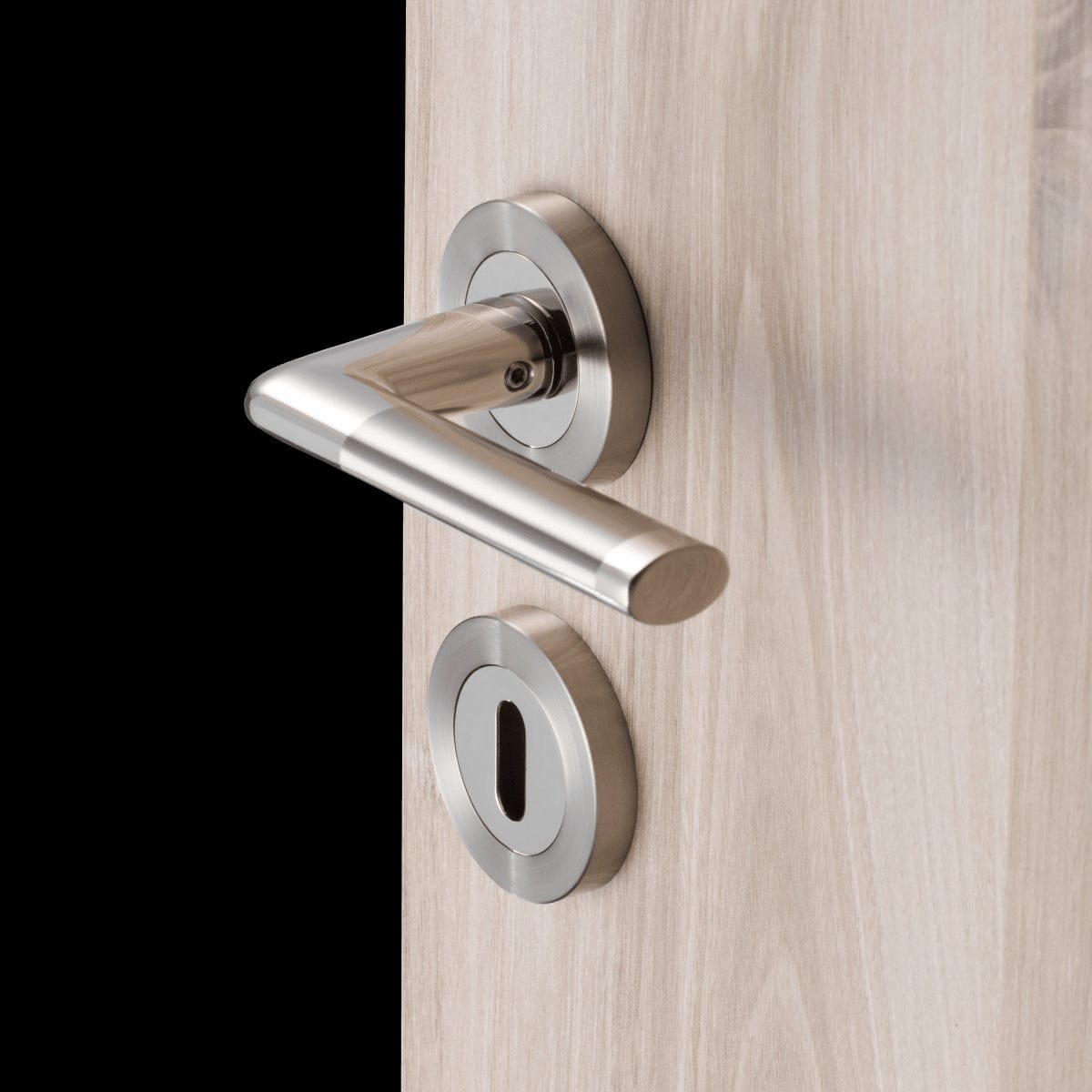 Bricocenter SOPHIE DOOR HANDLE WITH ROSETTE AND ESCUTCHEON IN ZAMAK SATIN NICKEL FINISH