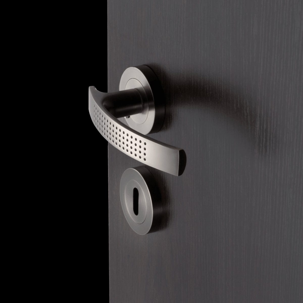 Bricocenter LOUNA DOOR HANDLE WITH ROSETTE AND ESCUTCHEON IN GRAPHITE FINISH ZAMAK