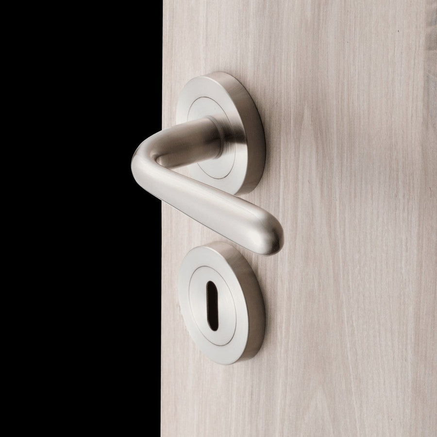 Bricocenter SPIRIT DOOR HANDLE WITH ROSETTE AND ESCUTCHEON IN ZAMAK SATIN NICKEL FINISH