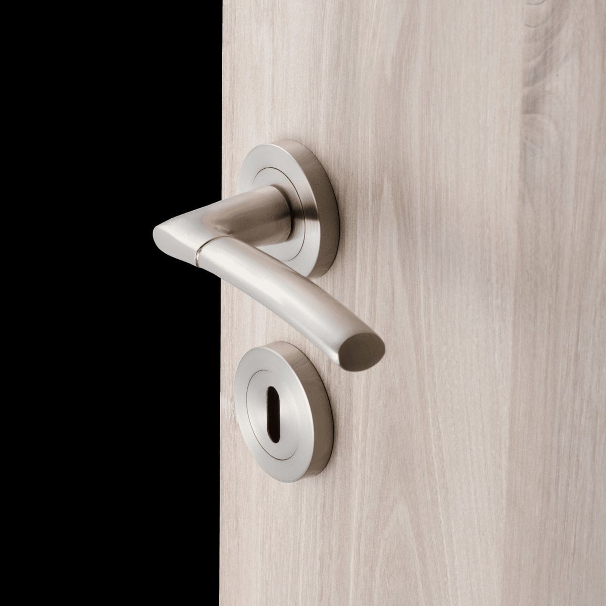 Bricocenter EINA DOOR HANDLE WITH ROSETTE AND ESCUTCHEON IN ZAMAK SATIN NICKEL FINISH