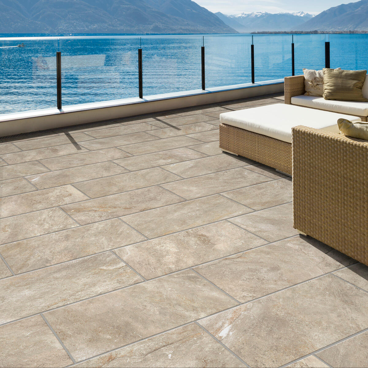 Outdoor paving slabs in beige Brazilian stone, 25x50, 8mm thick, 1.38 square metres