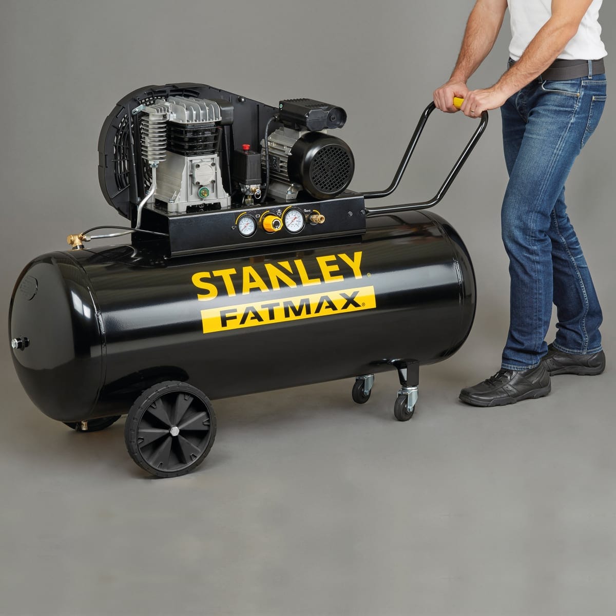 Bricocenter COMPRESSORE STANLEY FAT MAX 200 L 3HP LUBRIFICATO A OLIO 10BAR, 330 L/MIN