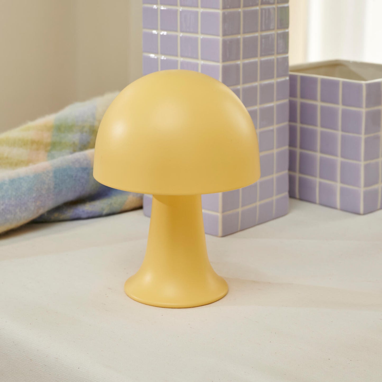 NOELIES Table lamp 2 colour vairants yellow/lilac