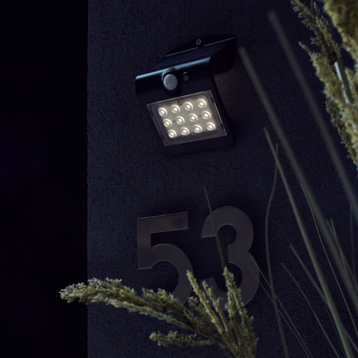 Bricocenter KANO SOLAR WALL LIGHT PLASTIC BLACK D7.9 H14.5 CM LED 9.6W NATURAL LIGHT WITH MOTION SENSOR