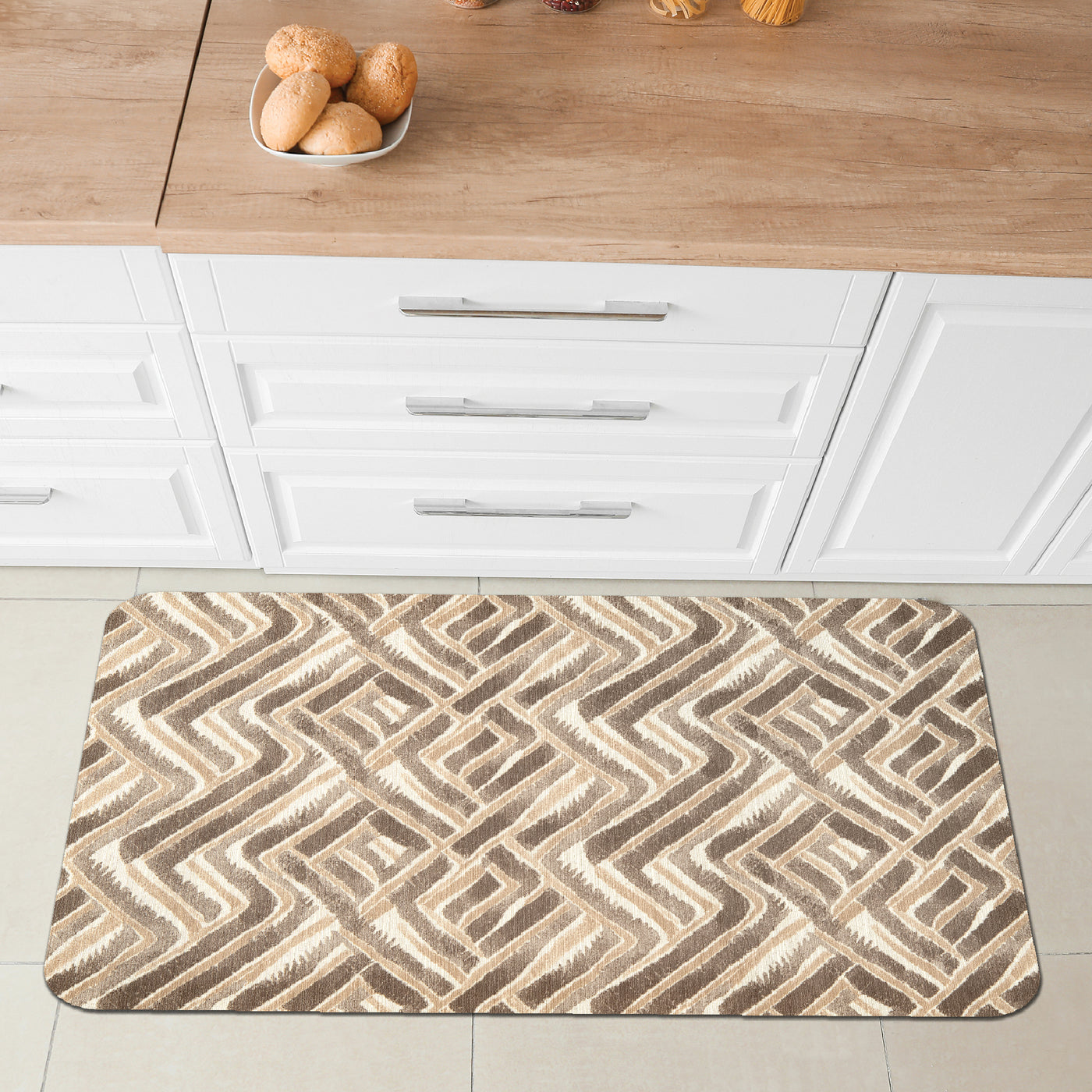 Beige diamond-patterned rug, 50x75 cm