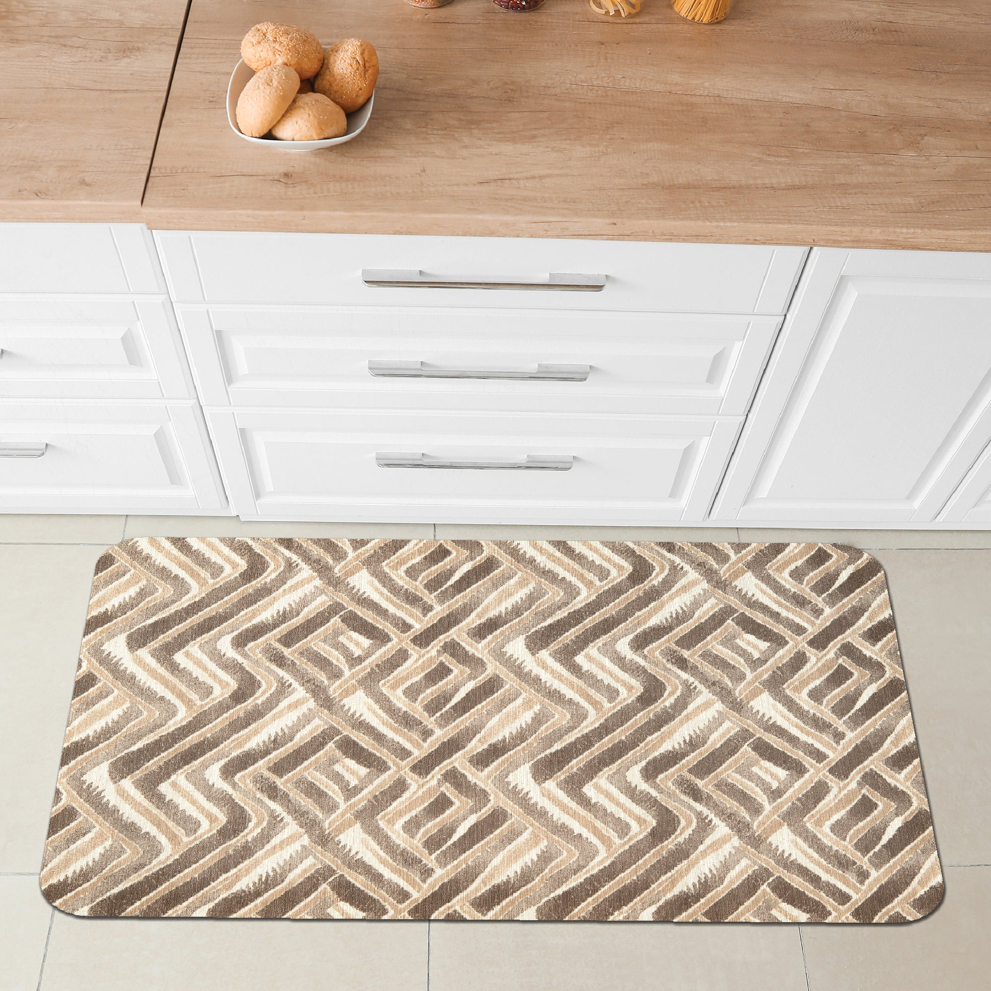 Beige diamond-patterned rug, 50x75 cm