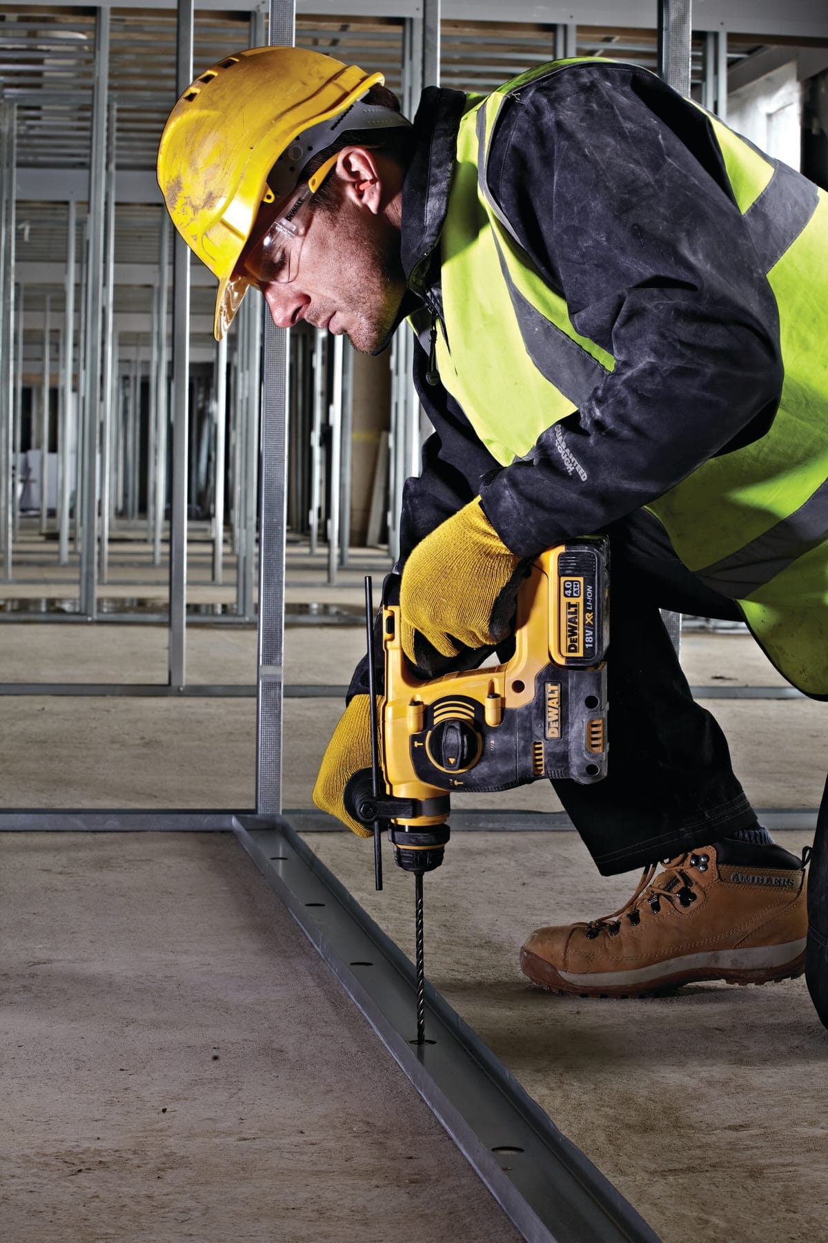 Bricocenter MARTELLO TASSELLATORE DEWALT 18V, 2 BATTERIA 4.0AH, 2.1J