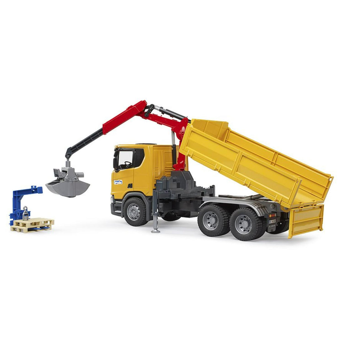 Scania Super 560R tipper truck with crane and pallets