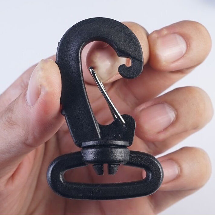 SPRING CARABINER W/PASS. X BELT 2X