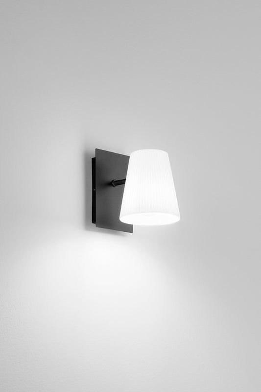 Iconic black metal wall light, 11 x h12 cm, 1 x E14 = 25 W