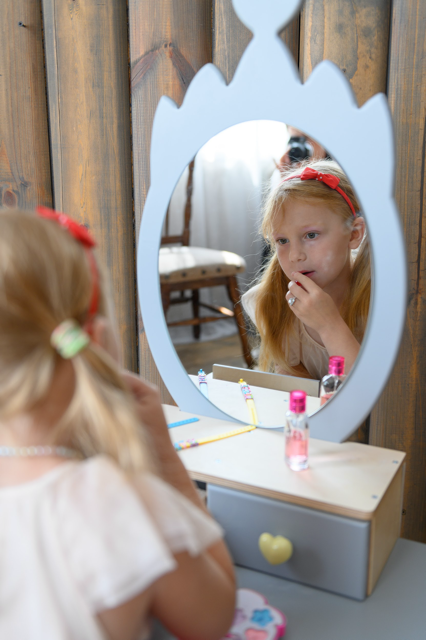 Princess Beauty Table with Mirror- Crown
