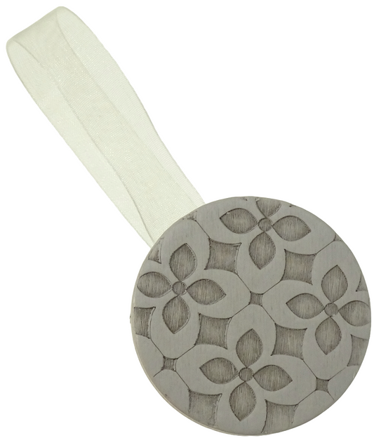 Round grey floral mini clip magnet