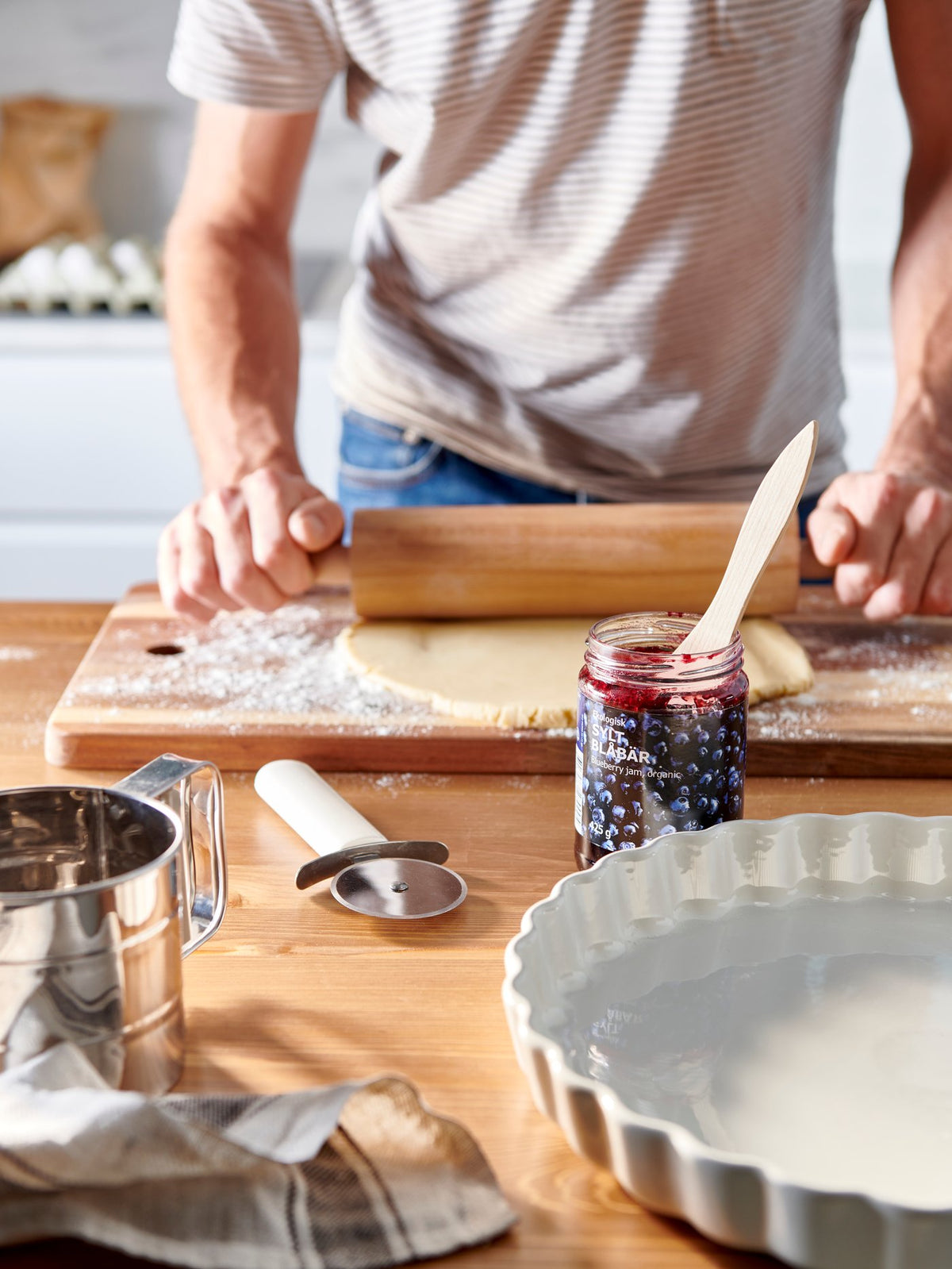 Shop gifts for bakers like cookware, kitchen accessories and more