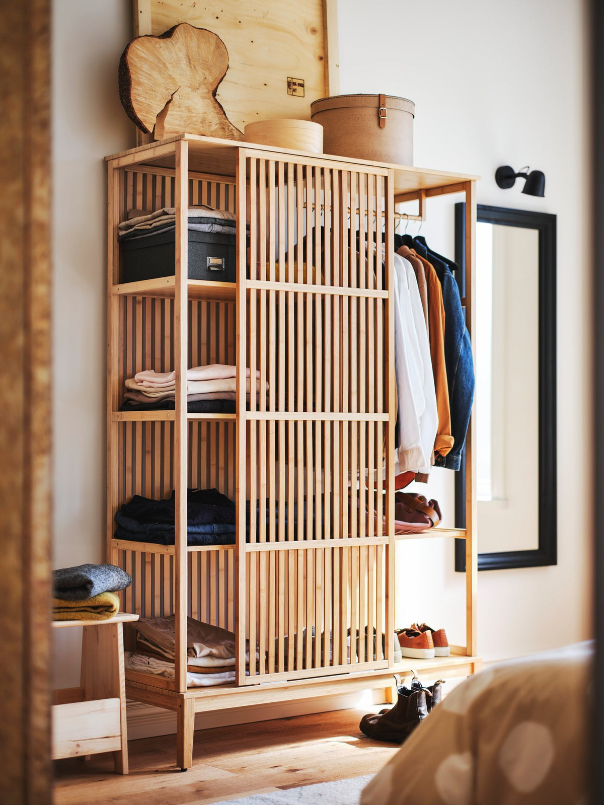 Simple ideas for the hallway wardrobe