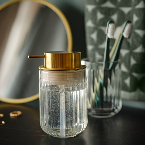 Soap dispensers & dishes