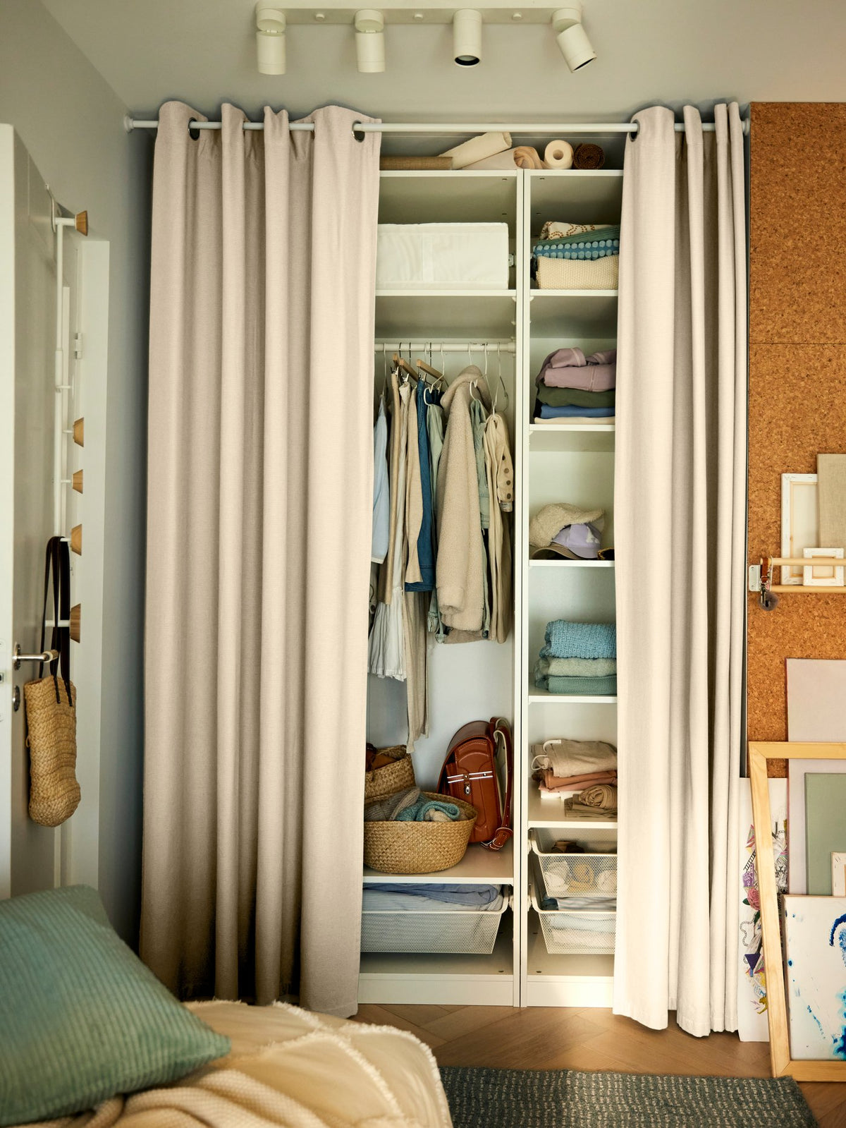 Simple ideas for the hallway wardrobe
