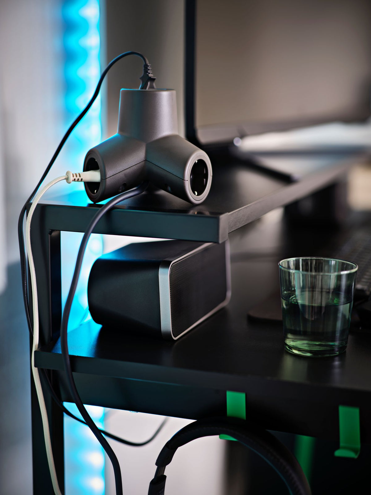 Six ideas for a well organised gaming desk