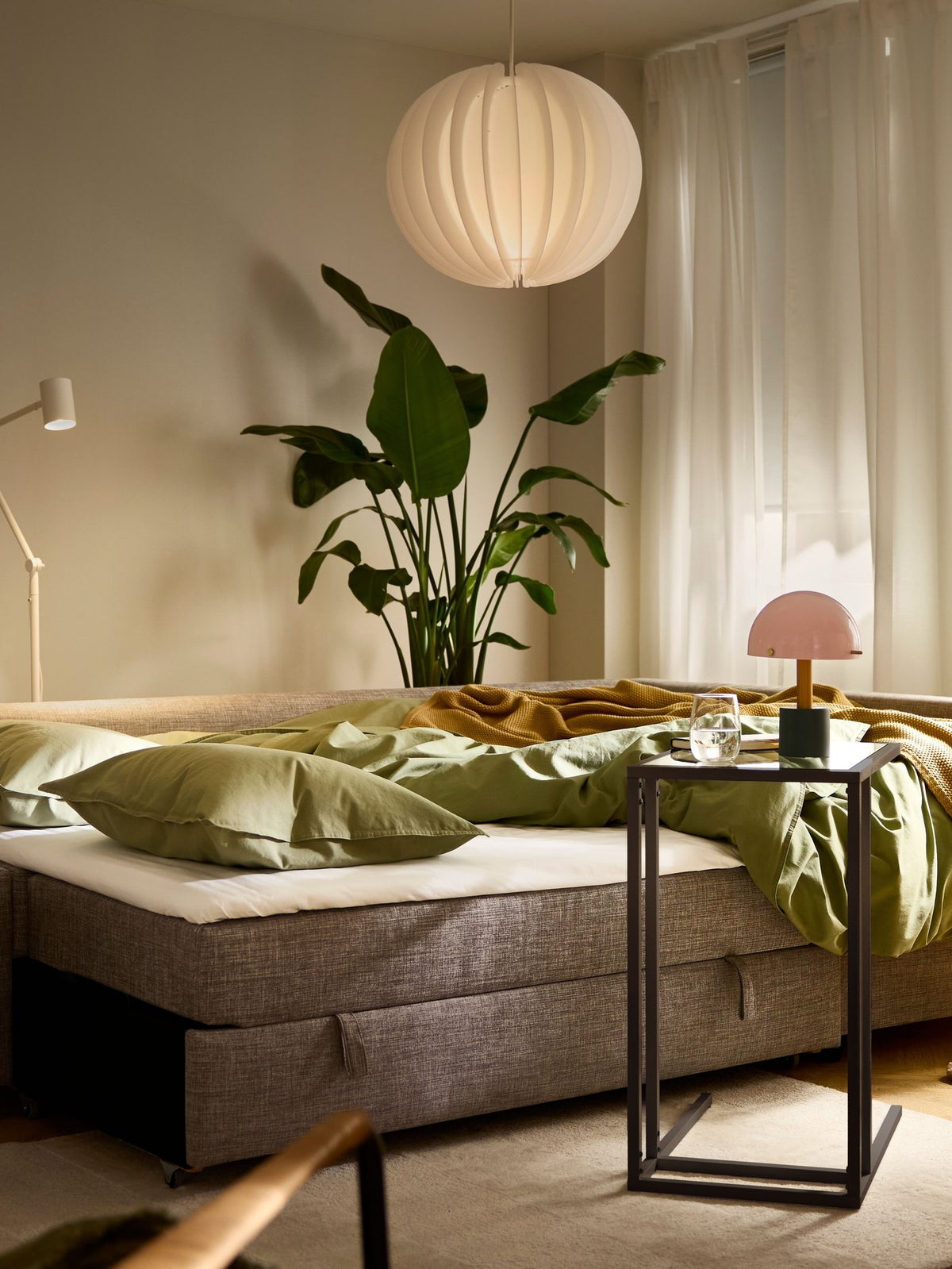 How to use sofa beds in small living rooms