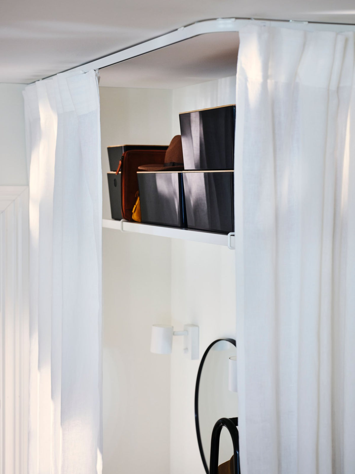 No hallway? Create one with a relaxed feel
