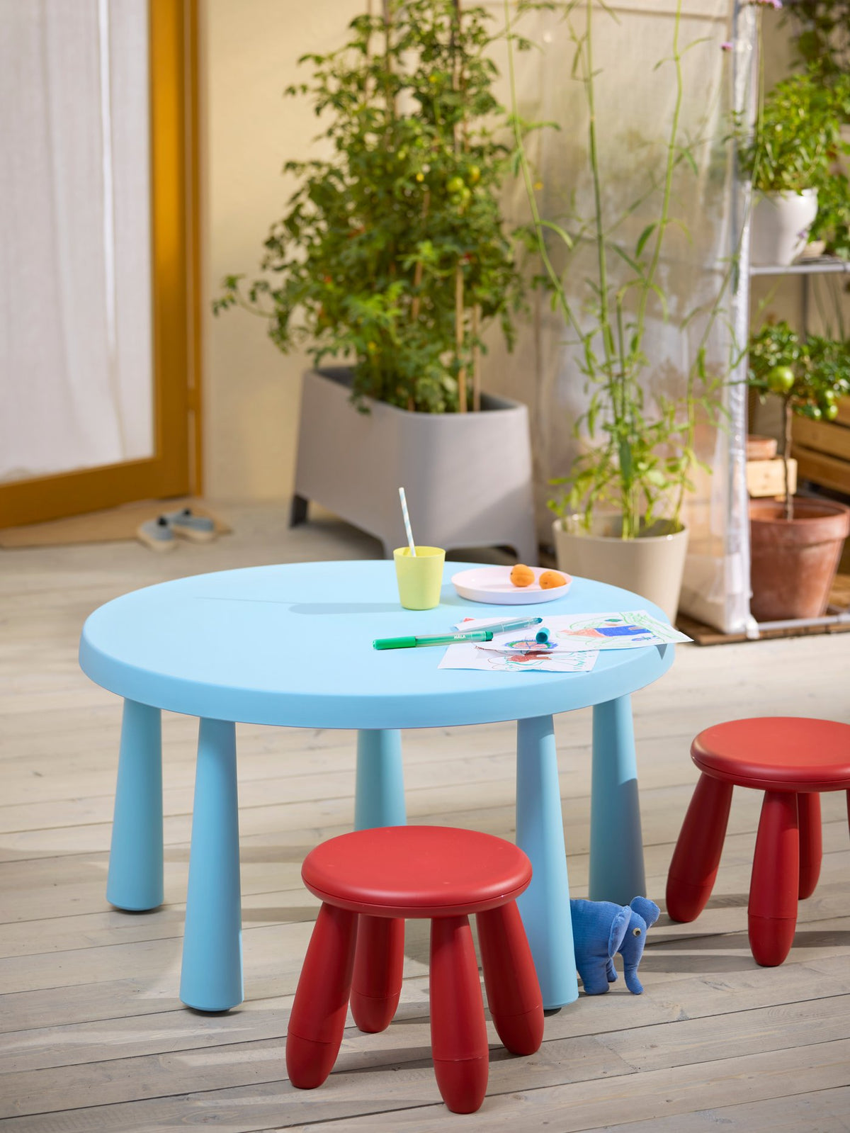 A warm, natural outdoor space for the whole family