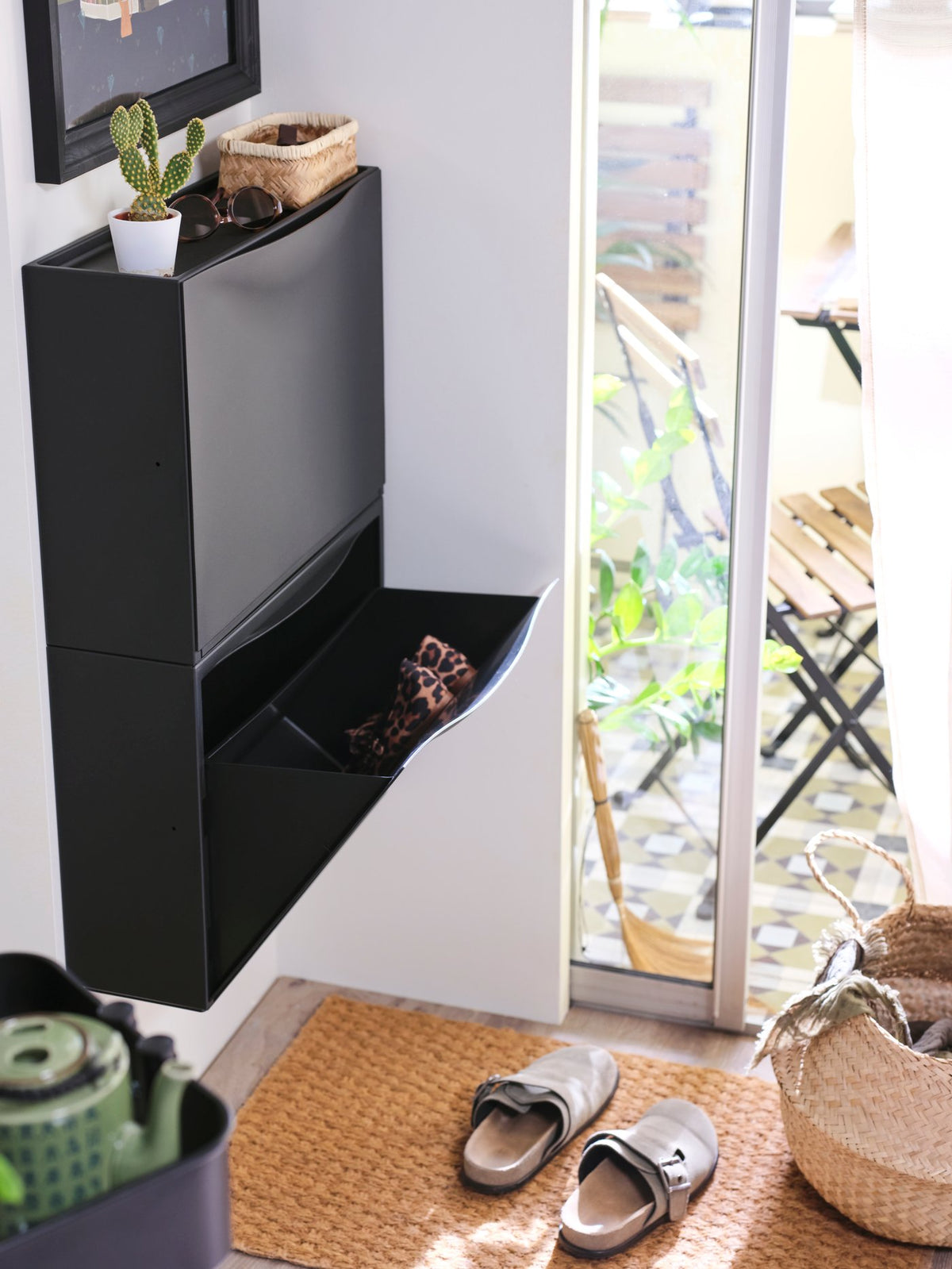 A small, relaxing balcony that still fits the washing