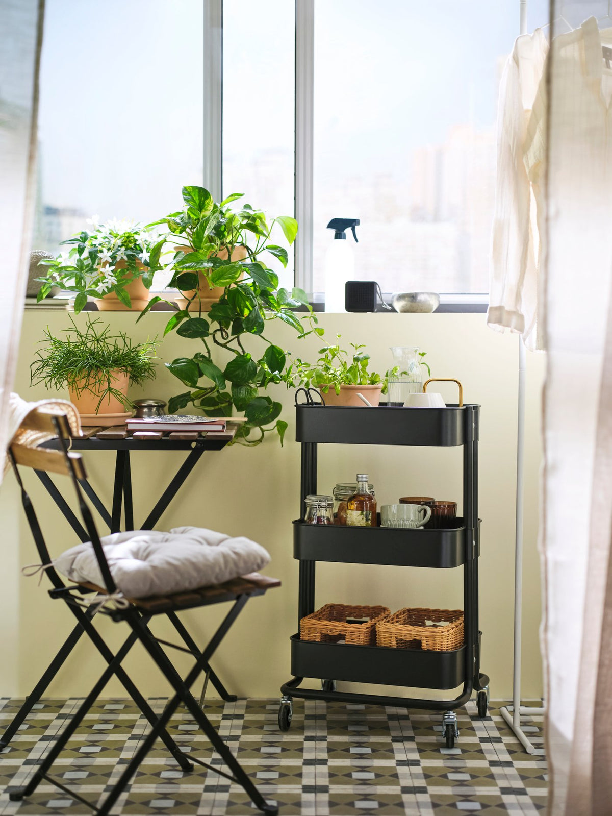A small, relaxing balcony that still fits the washing