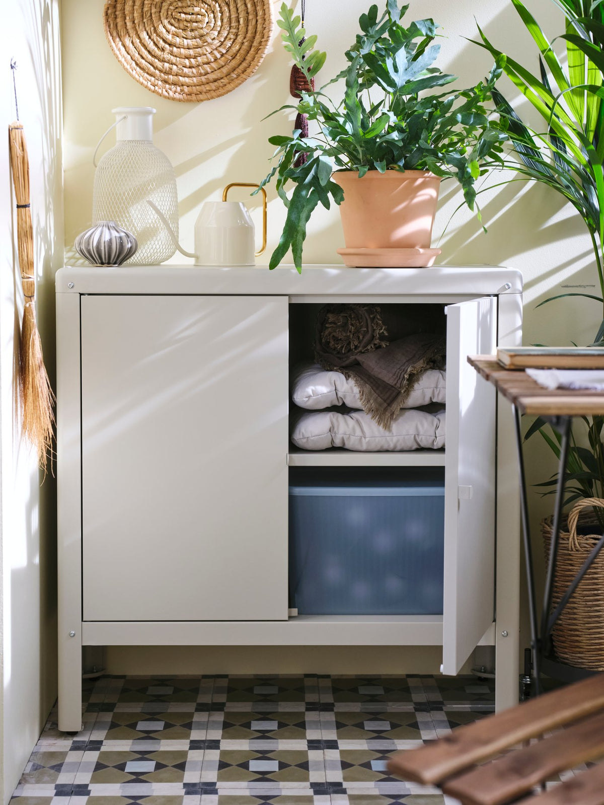 Ideas for a tidy balcony where you can unwind