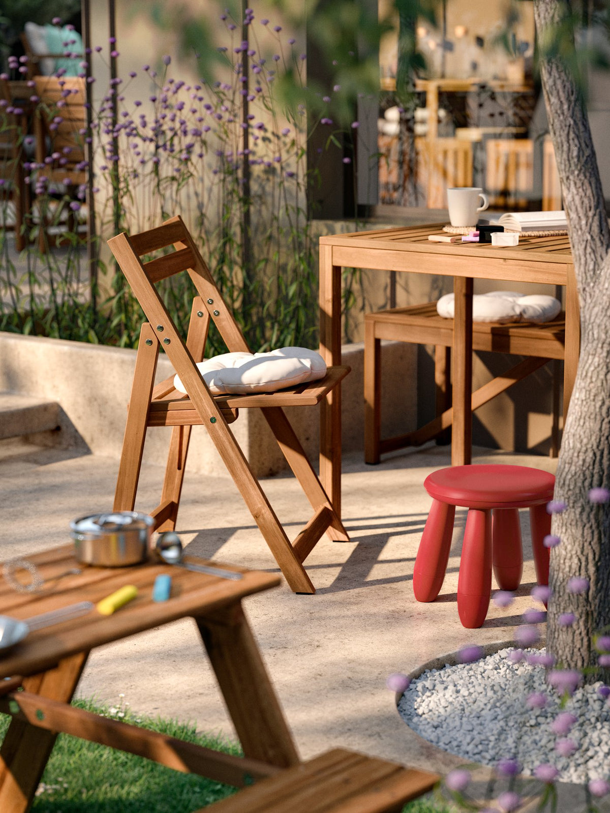 A modern outdoor space for eating al fresco