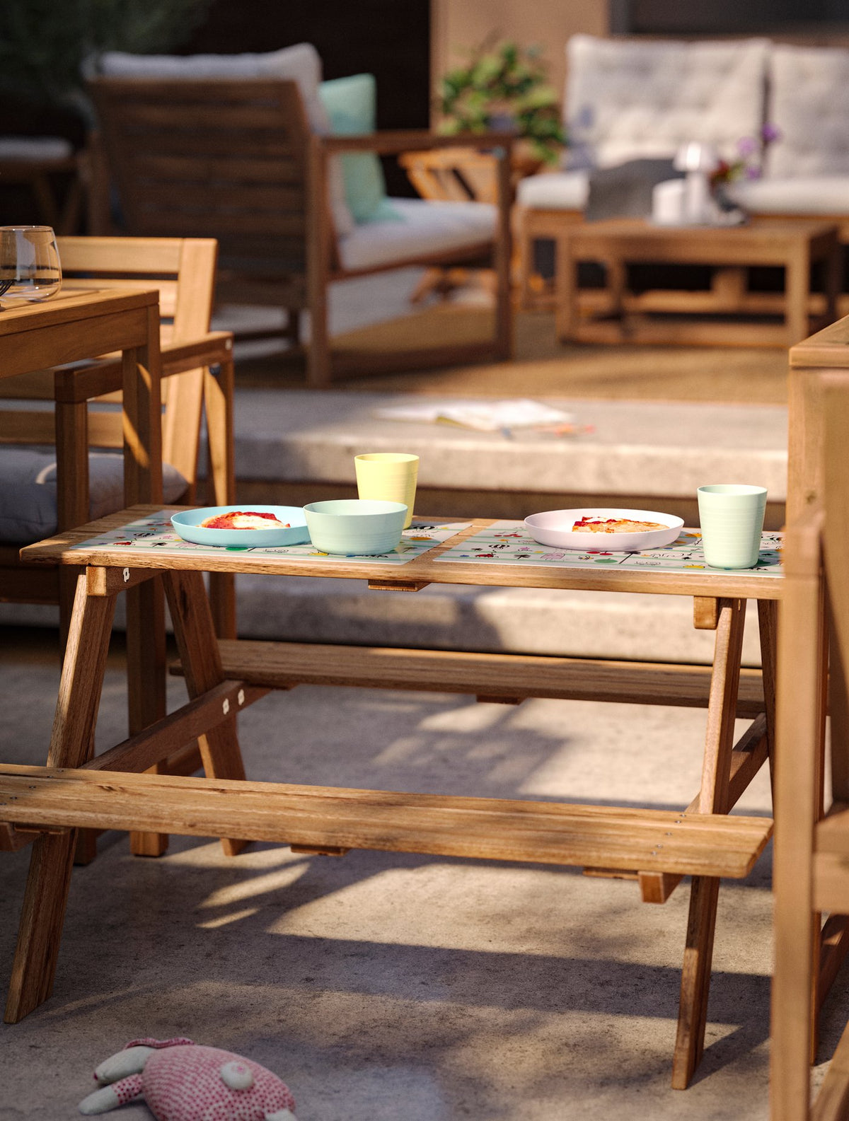 A modern outdoor space for eating al fresco
