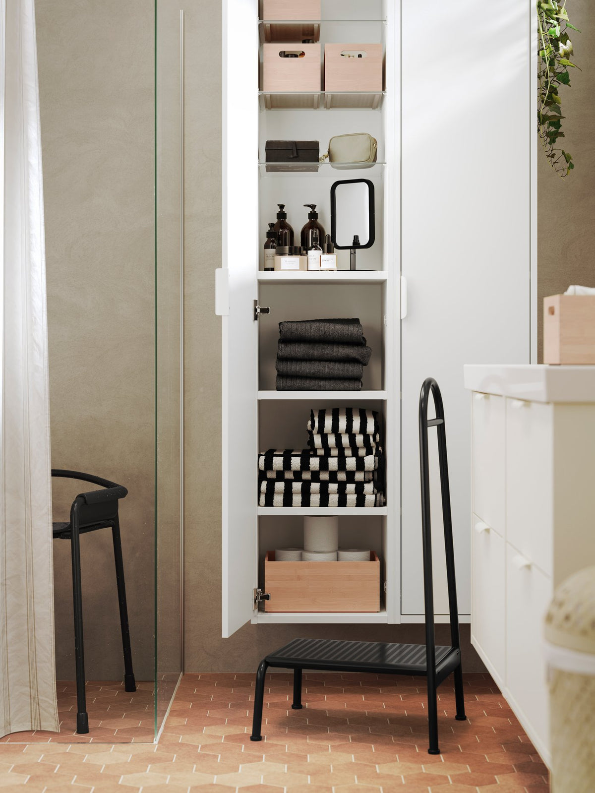 A bathroom with natural tones and dark contrasts