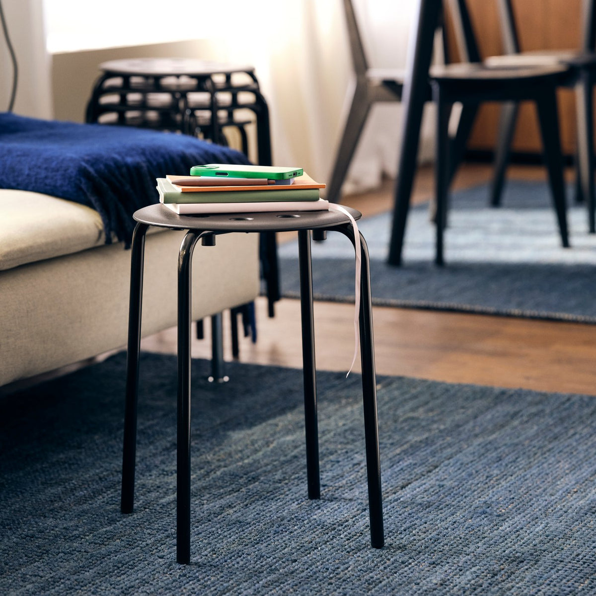 A flexible dining zone for cooking and gathering
