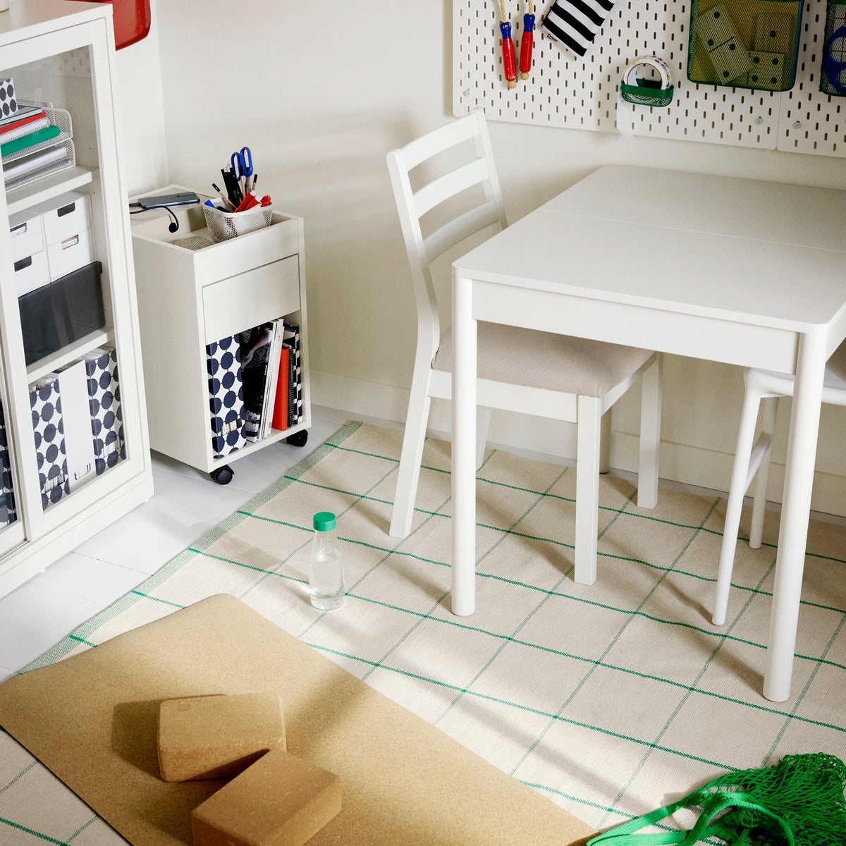 Compact and flexible, ready to become a workspace
