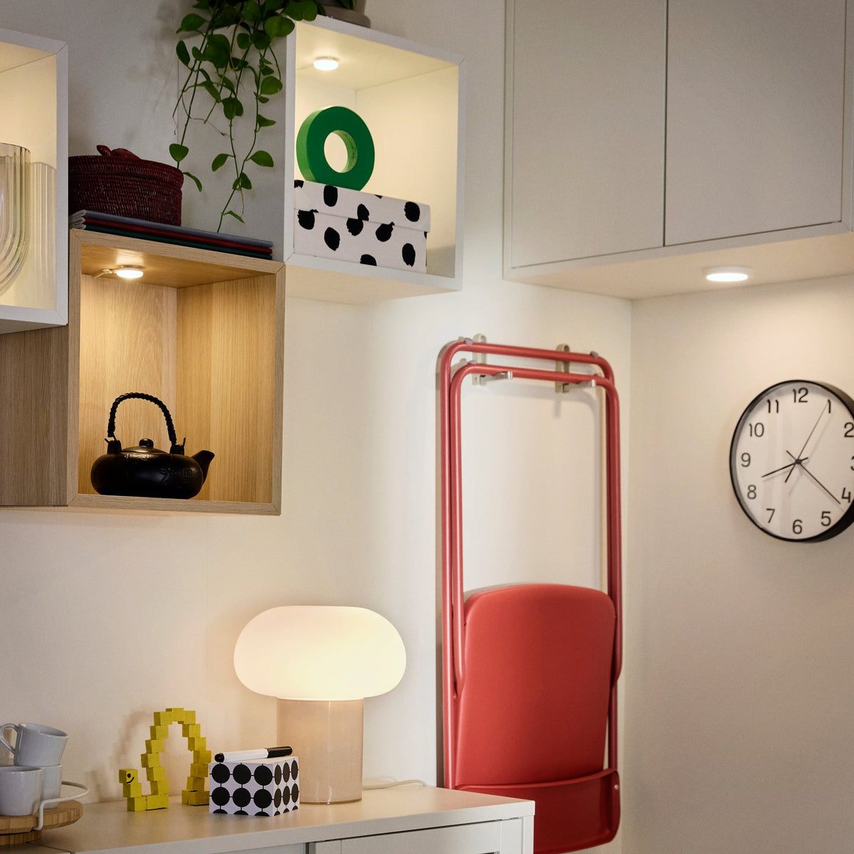 Compact and flexible, ready to become a workspace