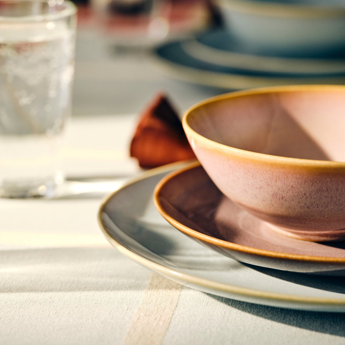 A flexible dining zone for cooking and gathering