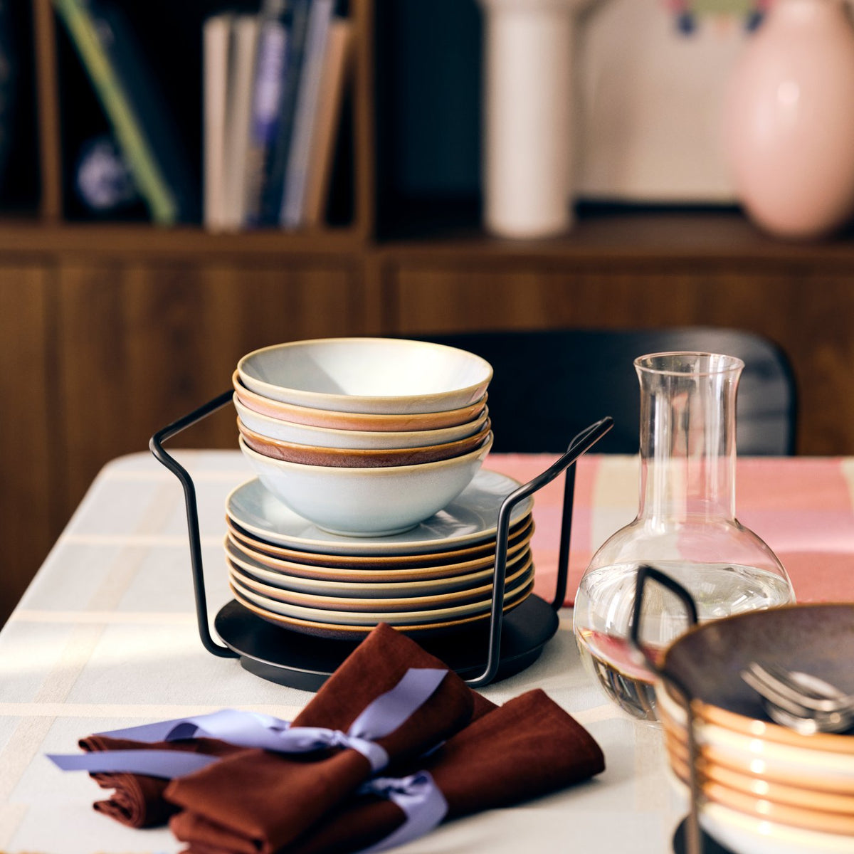 A flexible dining zone for cooking and gathering